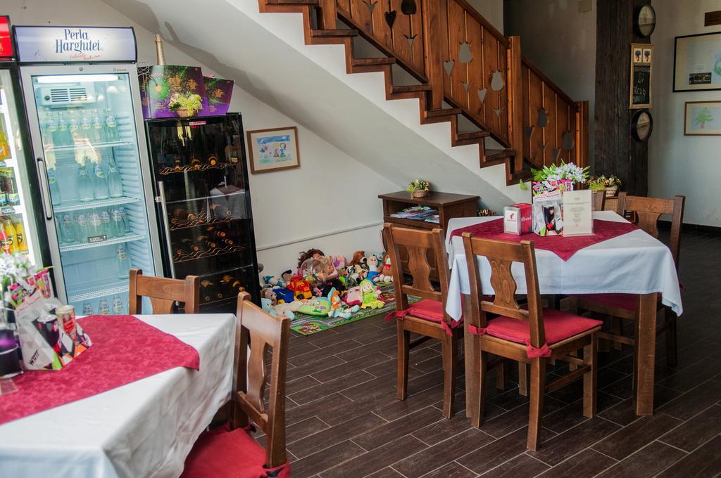 Hovirag Panzio Hotell Borzont Eksteriør bilde