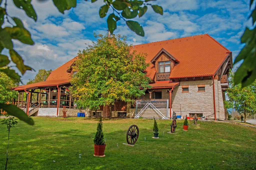 Hovirag Panzio Hotell Borzont Eksteriør bilde